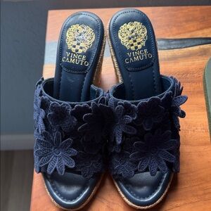 Vince Camuto Navy Floral wedges